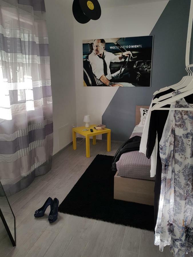 Ferienwohnung Sosta Rock Casal Palocco Exterior foto